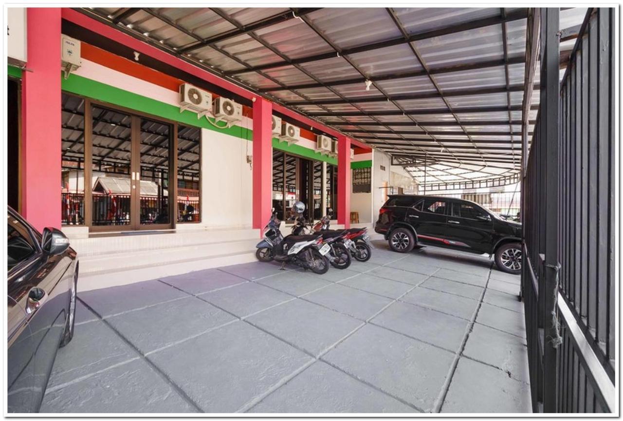 Reddoorz Near Jiexpo Kemayoran 2 Джакарта Экстерьер фото