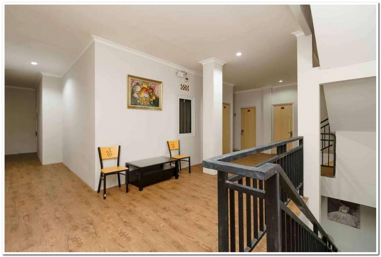 Reddoorz Near Jiexpo Kemayoran 2 Джакарта Экстерьер фото