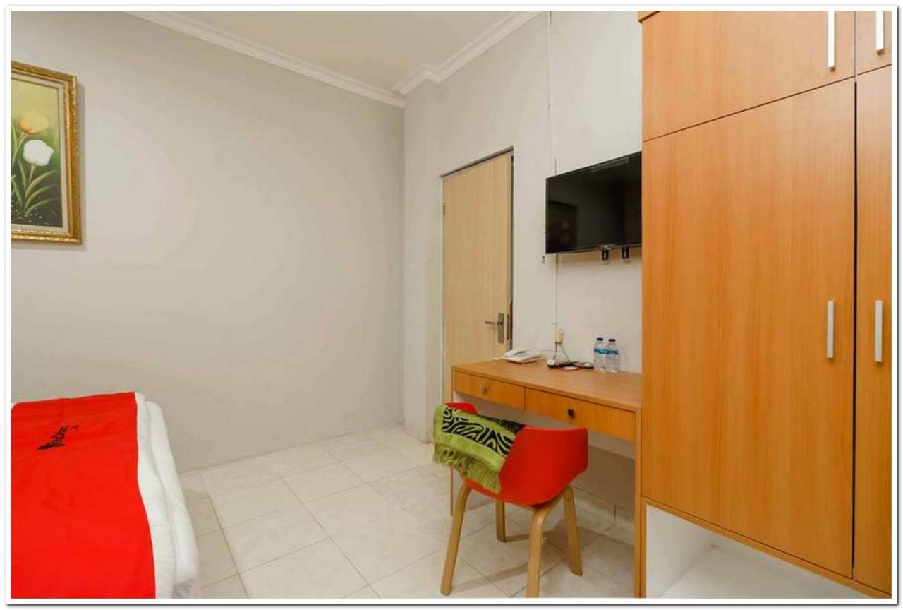 Reddoorz Near Jiexpo Kemayoran 2 Джакарта Экстерьер фото