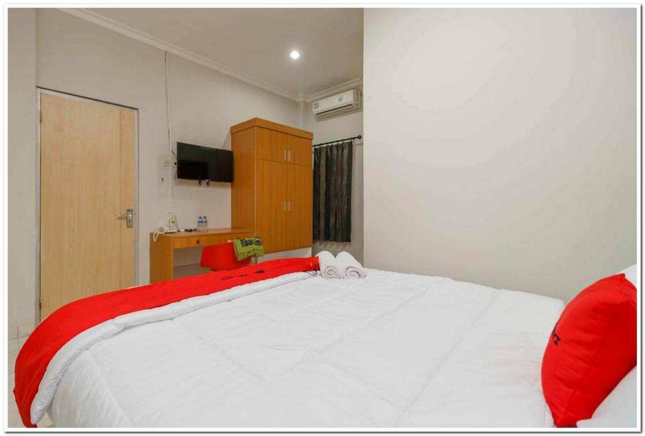 Reddoorz Near Jiexpo Kemayoran 2 Джакарта Экстерьер фото